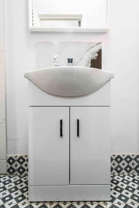 버밍엄 Modern Flat In Moseley With Free Parking 아파트 외부 사진